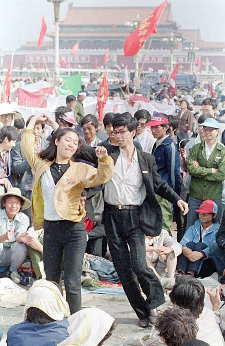 badiucao's tweet photo. Xi wants to make China a loveable country？

This is how you do it. https://t.co/dXnrDZiI5L