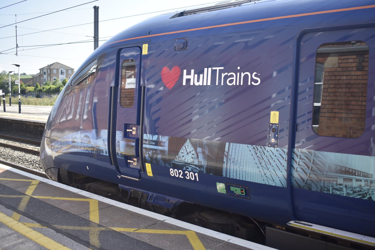 Class8xx's tweet photo. Things slowly get back to normal 802 301 @Hull_Trains @LouiseC_HTrains working south on Wednesday in the sun #class80x #Paragon https://t.co/NYZmb9l4p3
