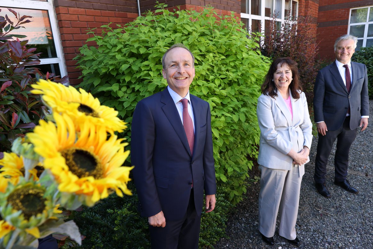 MichealMartinTD's tweet photo. Pleased to visit the #CancerInstIRE today as @stjamesdublin and @tcddublin partner in the fight against cancer.

Research and world-class care leads to better outcomes for people living with, and beyond, a cancer diagnosis.

This partnership will help continue that progress. https://t.co/pMIATAzI2G