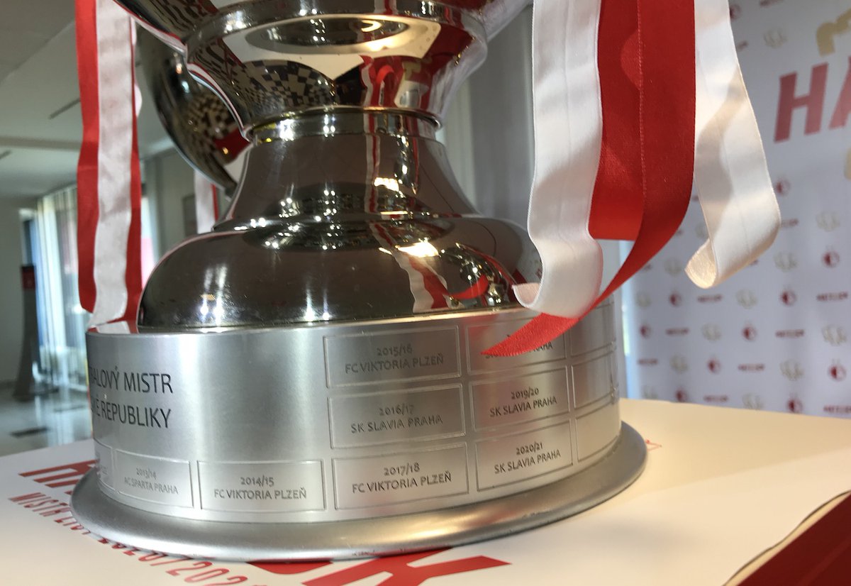 SlaviaMuseum's tweet photo. Mistrovské poháry @slaviaofficial 🏆🏆🏆 a @MOL_Cup🏆 jsou na otevření @SlaviaMuseum připraveny 📸  Vstupenky jsou v prodeji pouze přes internet na Ticketportal 💳 Pro snadnější odbavení u vstupu do muzea si vstupenku vytiskněte🙏  
https://t.co/Iq6WVScVQ8 https://t.co/bkfxoQtQU6