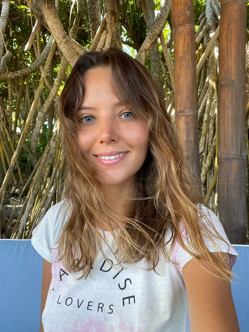 Tropical 🌴 life hair 🙏🏻 how is your week going? 💋 https://t.co/FxTcINIJA7