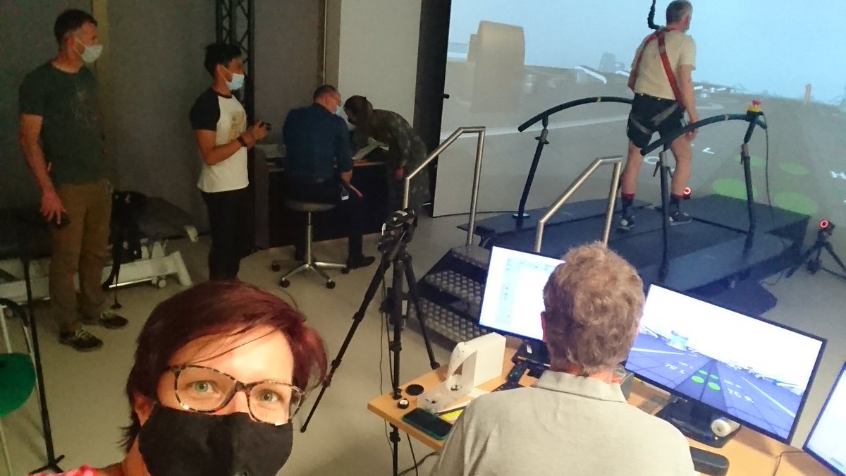 movingresearch's tweet image. #Movingreality in action @maartenskliniek: stroke survivor Theo on the #GRAIL while using the #Movingreality sensor and walking while getting feedback on foot elevation.