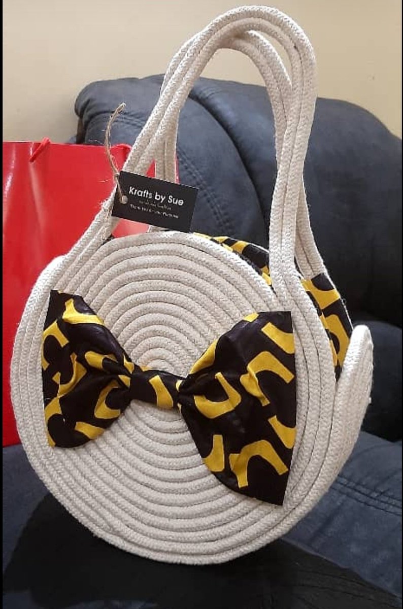 KraftsQueen's tweet photo. Maswera sei? Veduwe ndisvitsireiwo shoko kuna @iMisred na @RuvhenekoP kuti ndinogadzira nekutengesa ma bag akanaka fani

Now you can order these and more online
https://t.co/mU3bNx4JHY https://t.co/S8eB69WB42