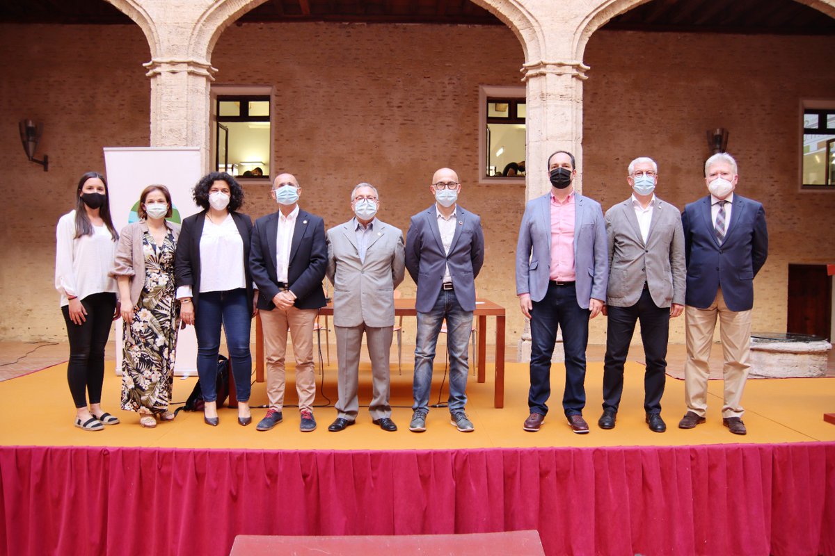 🏰🗣️El Castell d'Alaquàs acull el <a href="/ForoSud/">Foro Empresarial de L´Horta Sud</a> 
🇪🇺El debat, centrat en els fons europeus de reconstrucció per a empreses i comerços, va comptar amb <a href="/tonisaura/">Toni Saura #SomiantAlaquàs</a> i la ponència de l'assessor de programes europeus en <a href="/GVApresidencia/">Presidència GVA</a> , <a href="/bnofuentes/">Bartolomé Nofuentes/❤️</a> <a href="/fhortasud/">Fundació Horta Sud</a> 

ℹ️alaquas.org/noticia/19826/…