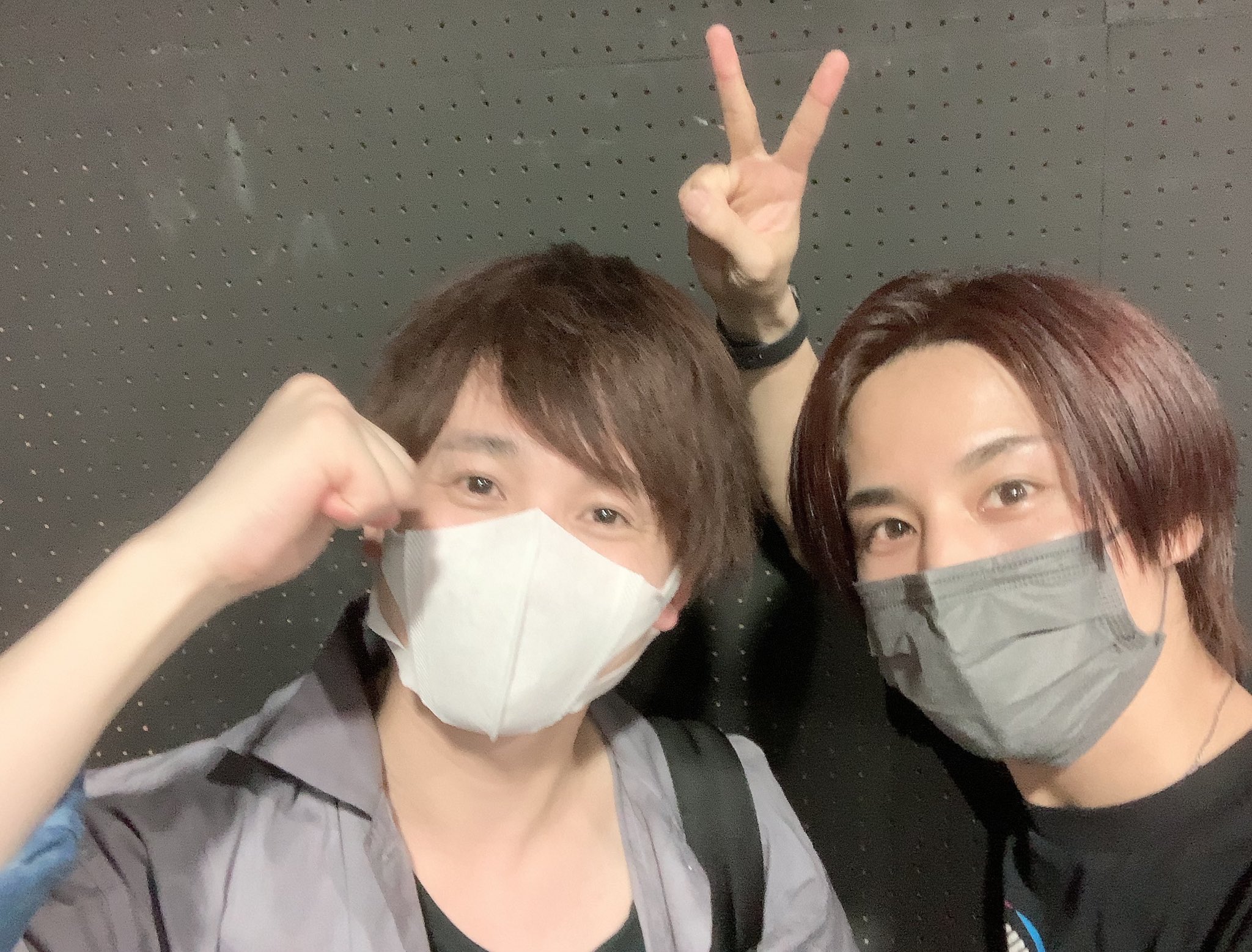 橋本真一 タンクトップ姿で稽古をするマッスル伊藤の筋肉に触発され 久々に筋トレ再開しました T Co Qghj1izcz9 Twitter