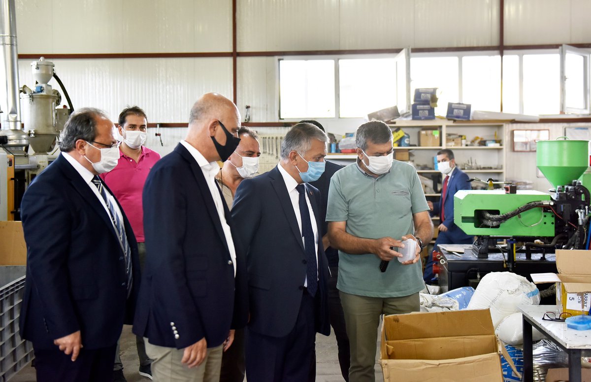 AntechOfficial's tweet image. Antalya Valisi sn. Ersin Yazıcı Firmamızı ziyaret etti.
Kurucularımız Ömer Bacanak ve Rahmi Kökçen ile fabrikamızı gezen sn. Yazıcı fabrikamız ve ürünlerimiz hakkında detaylı bilgiler aldı. Antalya OSB Başkanımız Ali Bahar'a da ayrıca teşekkür ederiz. 
#Antech #Enelsa