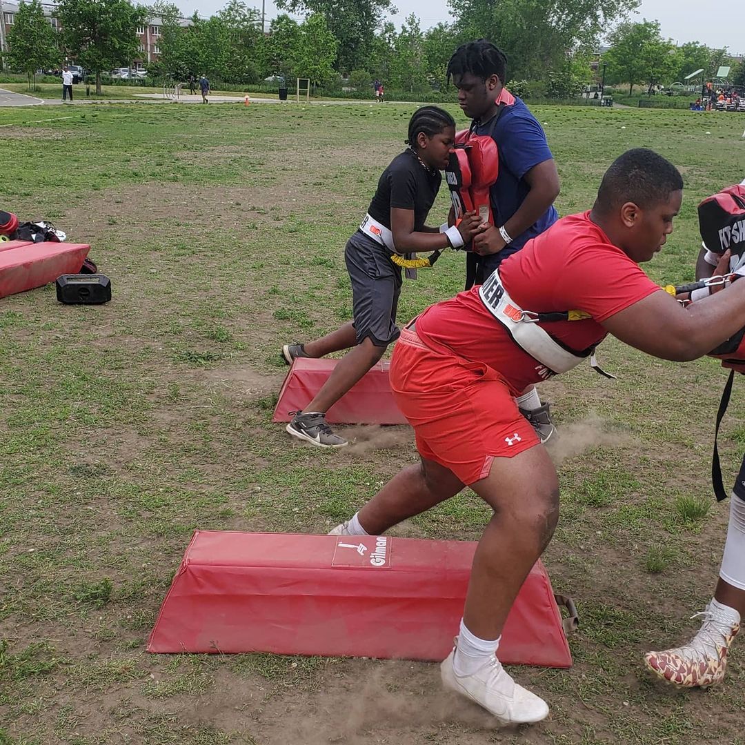 linemen_factory's tweet photo. Striking and footwork with the #TrenchEnforcers at #DaFactory #CLOCKIN #DOWERK #EATGREEDY #DAFACTORYWAY #dungeonfamily https://t.co/fNHrhOfHzl