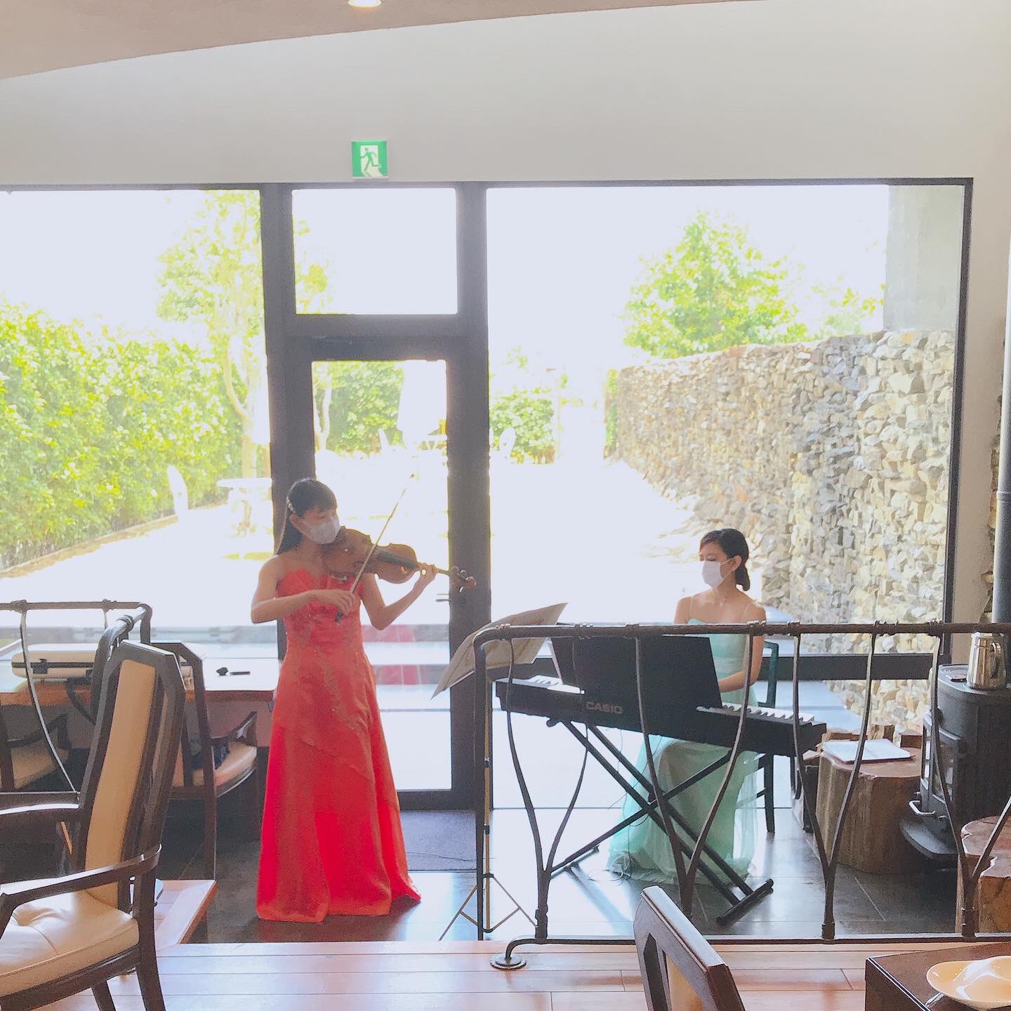 Lenri 本日は アペリティフの日 5日まで16 00 00まで開催 ピアノとヴァイオリンの生演奏に耳を傾けて食前酒とlenriのオードブルがお楽しみいただけます ピアニスト 鈴木絢子さん ヴァイオリニスト 伊藤衣里さん 浜松フレンチ 都田フレンチ