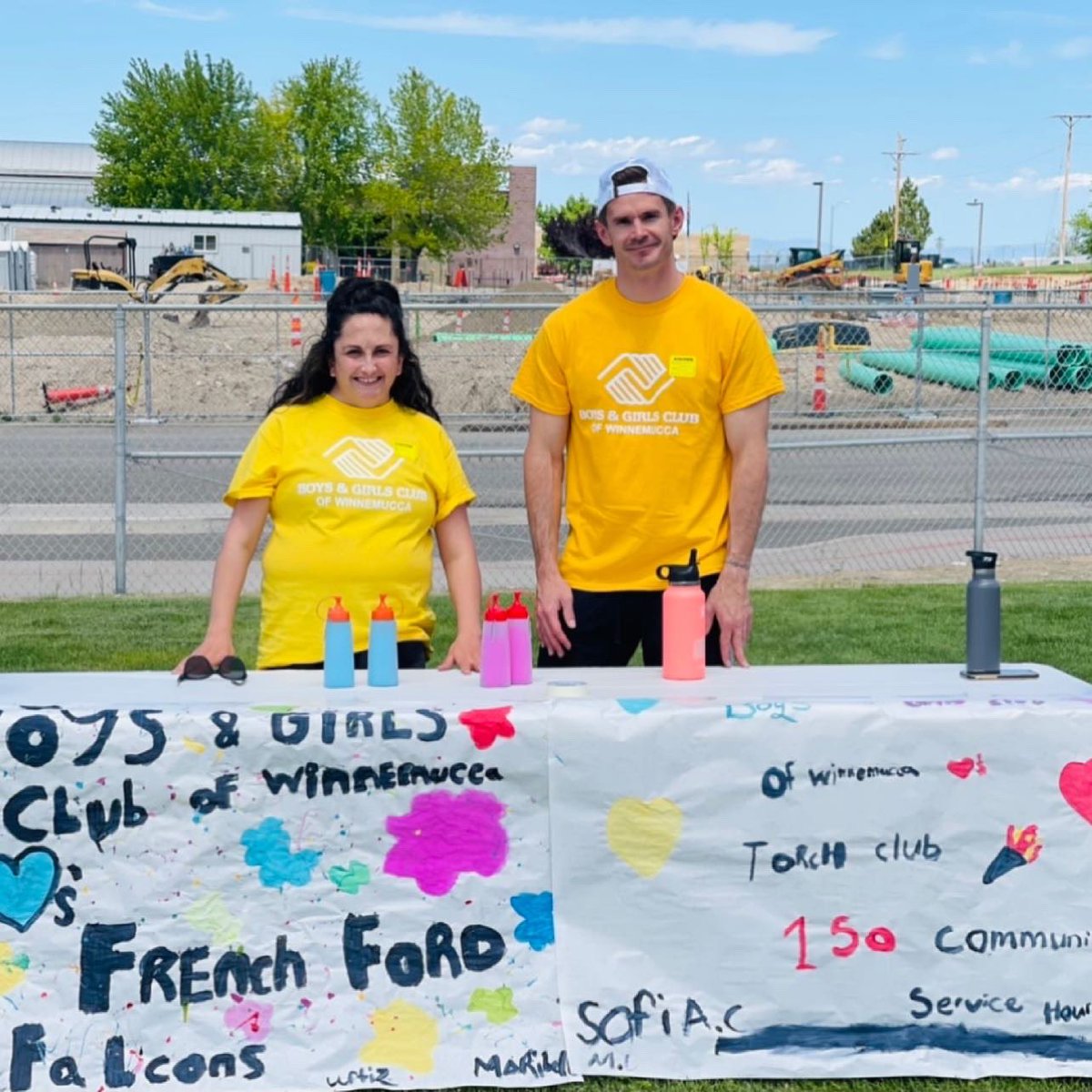 JJackson_HCSD's tweet photo. Shoutout to all the volunteers that helped our @CIS_Nevada coordinator, Alex Schirrick, with the Falcon Fun Run!The @BGCwin , @blmnv, SRO Officer Shea, &amp; FFMS staff members! #FFFalcons #hcsdnv #AllinforKids
#HCSDcommUNITY https://t.co/W6HJwrZbaG
