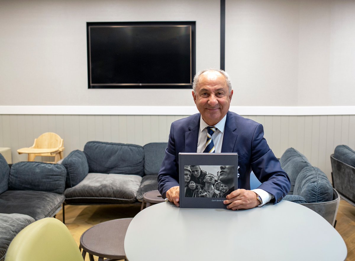AndersenMStudio's tweet image. World Cup winner and Tottenham legend, Osvaldo Ardiles, with my book 'Can't Smile Without You'.

Last few copies available from:
shop.martinandersen.co.uk