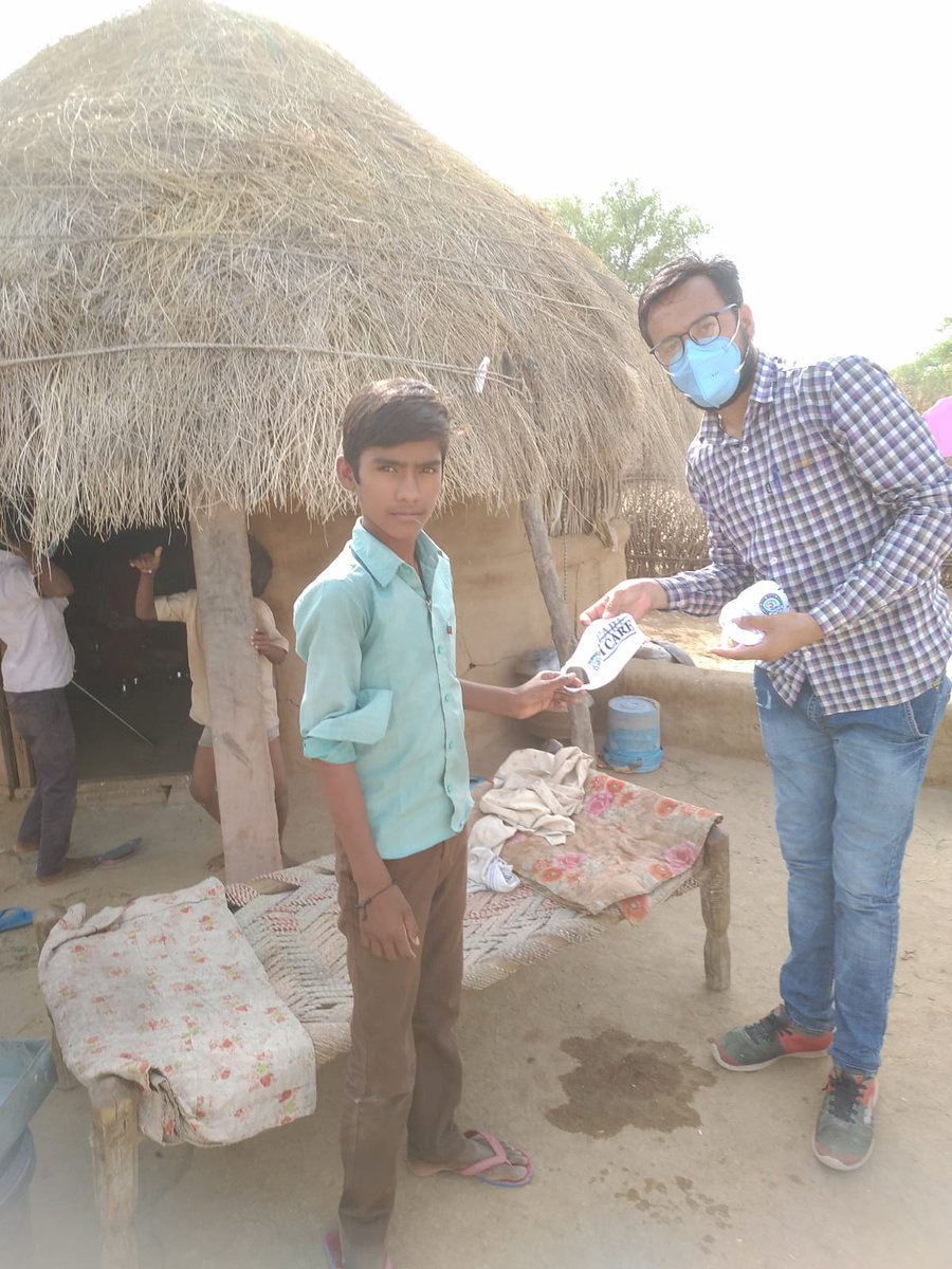 GVS_BARMER's tweet photo. Masks were distributed by the Team to the children of poor settlement

#Help_Covid 

#Team_Gvs
#CHILDLINE1098 https://t.co/OM6iglvsR3