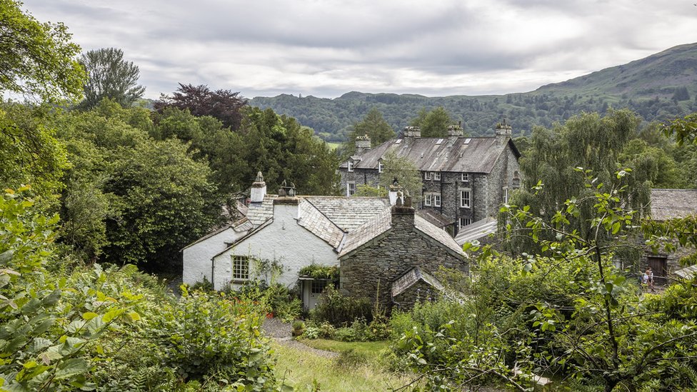 arts_cumbria's tweet photo. Fri zoom 0930: @WordsworthGras show us around their beautiful new museum in Grasmere after ยฃยฃยฃs redev; 3 @Signal_Films SOURCE digital artists tell us what they've been up to in W Cumbria; @butnorain update on #artfulwayscumbria; @ahbess on jobs at @corohall in Ulverston #busyone https://t.co/xv8cSFi5h8