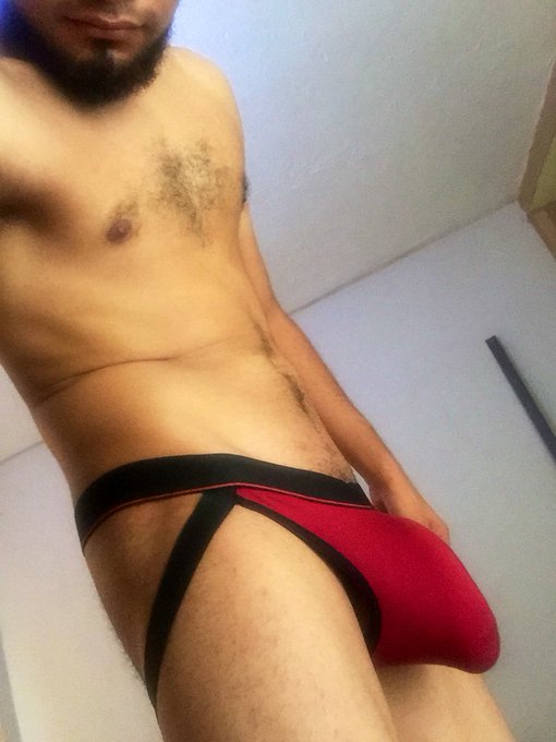 Buenos d&iacute;as hoy despert&eacute; de buenas . . Les regalo una fto ;) https://t.co/hxfMn2zN3i<a href="/tag/xxx"class="tags"><span>#xxx</span></a><a href="/tag/vergota"class="tags"><span>#vergota</span></a><a href="/tag/chicosdesnudos"class="tags"><span>#chicosdesnudos</span></a>