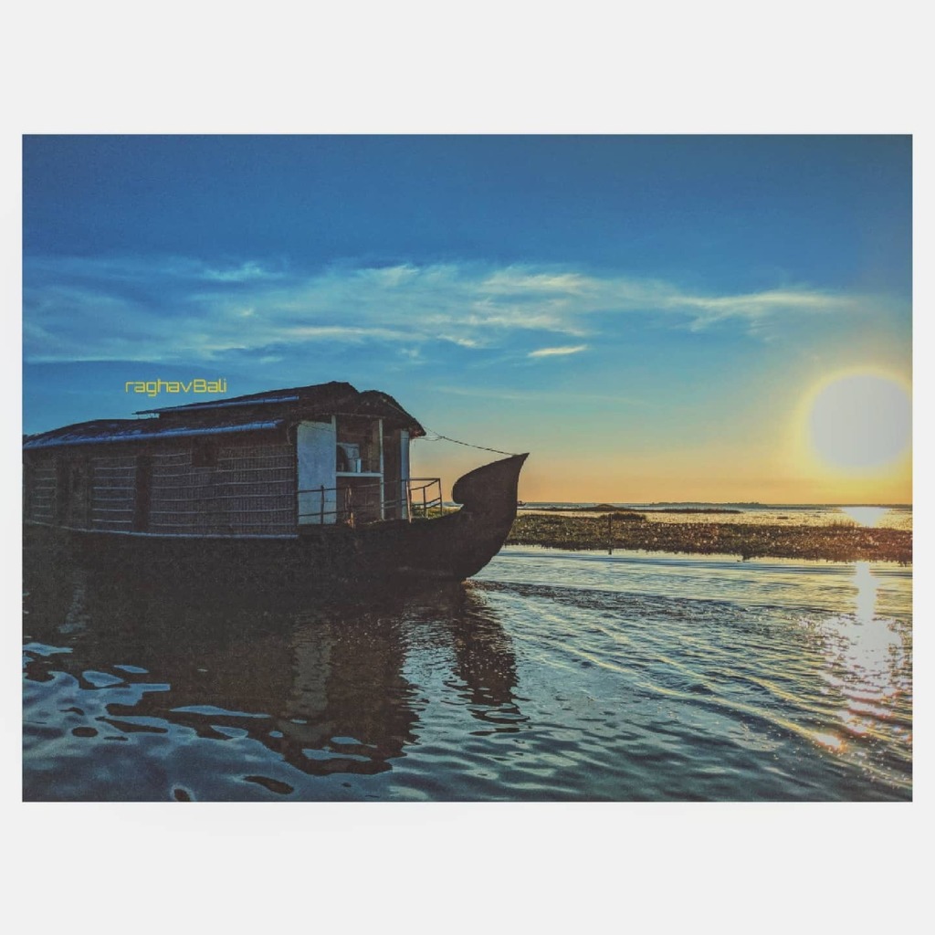 Sunset 🌇 #sunsetphotography #sunset #kerala #kereladiaries #kerelagram #alleypeybackwaters  #pixel3 #pixel3photography #incredibleindia #googlepixel3 #throwback #vscocam #vscoindia #vsco instagr.am/p/CPqKpvrHVWR/