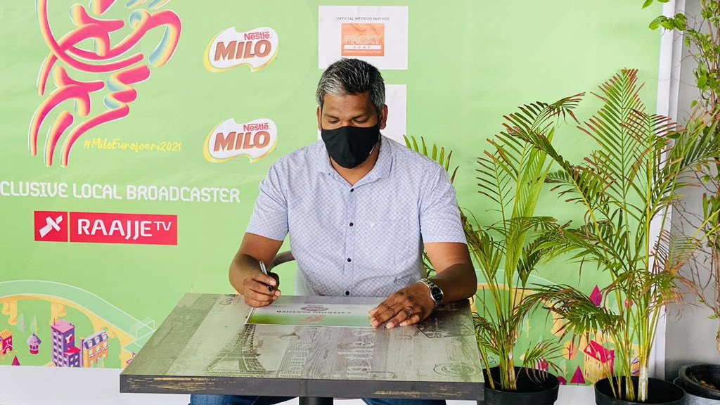 #MiloEuroFoari2021 - Euro Coverage ge baeh Sponsorunna eku soi kurun. Euro ge emme fahuge Mauloomaathu thah sitting room thakaa hama ah. Heh! Heh!Geyga madu kolla match thah balaalan|  <a href="/AhmedMahloof/">Ahmed Mahloof</a> <a href="/pizza_buona/">Pizza Buona</a> <a href="/CiboMv/">Cibo</a> 
<a href="/MTCCPlc/">MTCC Plc</a> <a href="/Dhiraagu/">Dhiraagu</a> <a href="/bankofmaldives/">Bank of Maldives</a> <a href="/TeamFenaka/">Fenaka Corporation Ltd</a> @MoYSCEmv