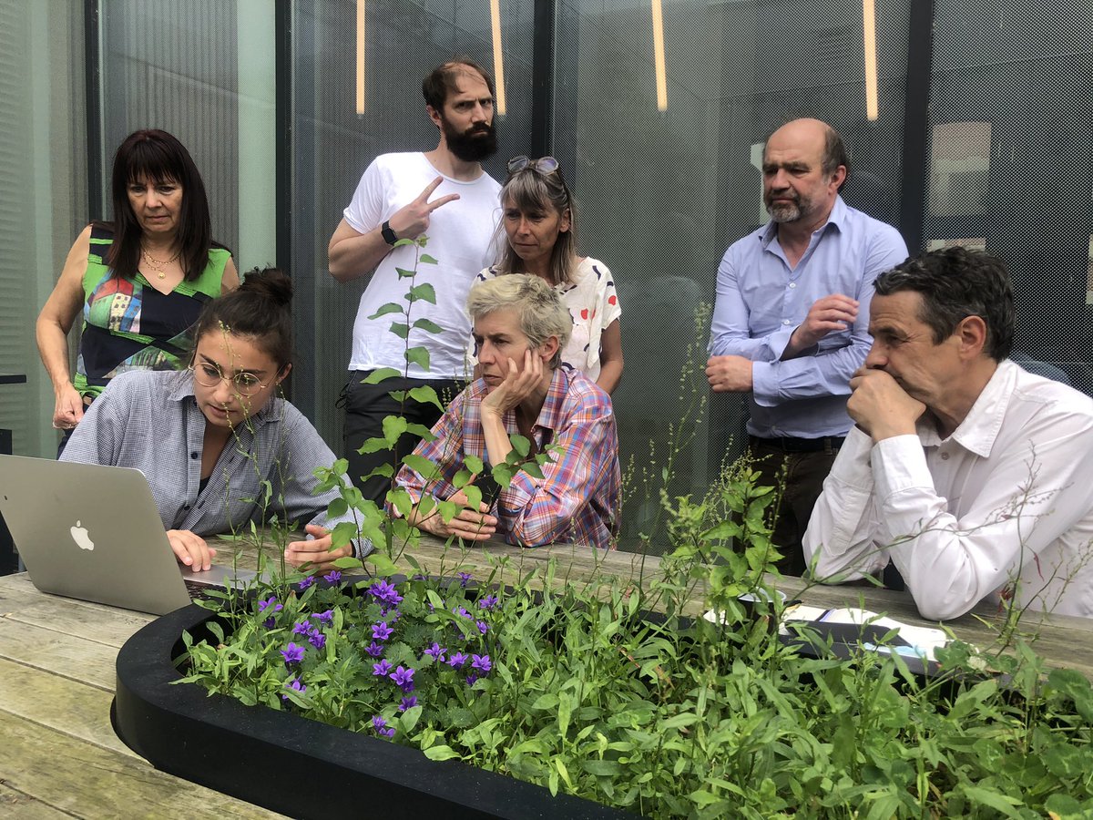 aire_master's tweet photo. Jeanne Bonnel présente son workshop Jardin Punk : dialogue interdisciplinaire entre @criparis et @MINES_StEtienne sur les solutions de phytoremediation des sols #lemondesinonrien merci à Julie-Lou Dubreuilh et Noemie Sauve pour la première inspiration #biennaledudesign https://t.co/KXoMpMFExD