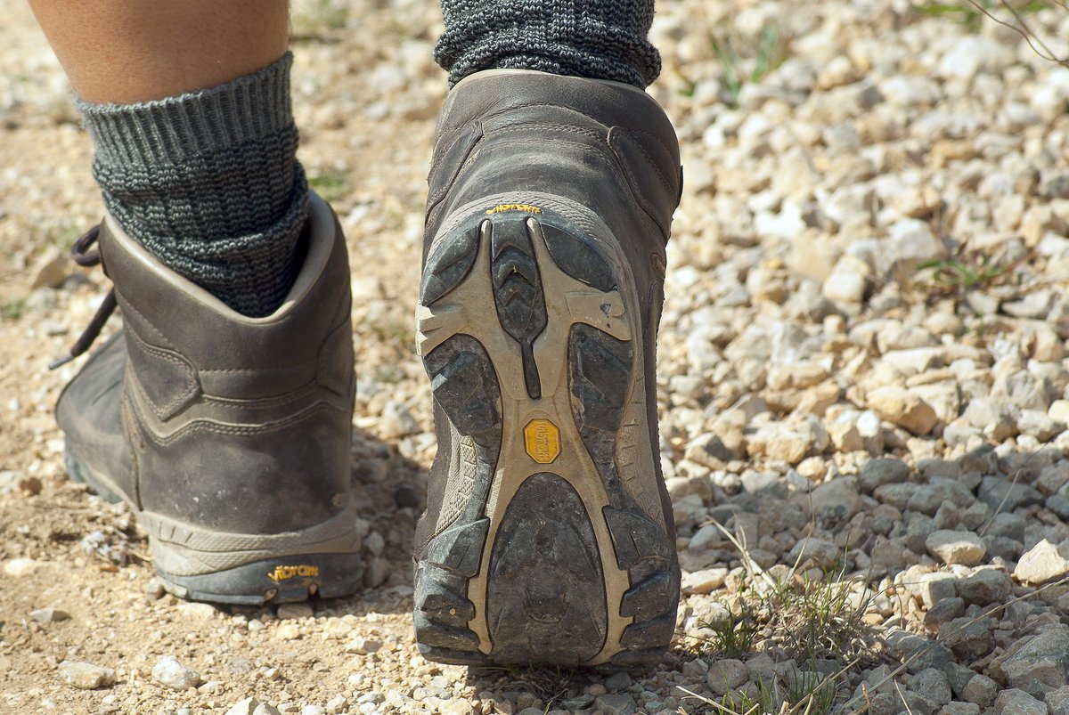 RadioTeleSuisse's tweet photo. 👟🌍👣 Bravo à nos quelques 280 marcheur·euse·s pour les 74'422'025 pas effectués dans le cadre d’#Objectif10000 d’@UnisanteVD! Leur effort a permis de récolter CHF 2'790.80 pour un fond de la @chainedubonheur dédié aux personnes les plus vulnérables face au Covid-19 en Suisse. https://t.co/n2q97ZYgNV