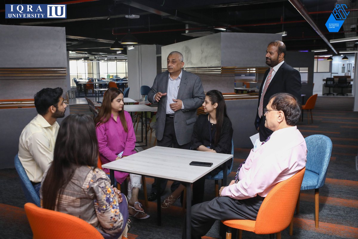 IqraUniOfficial's tweet photo. We’ve been greatly honored by the visit of both VIP figures of the Federal Board @ismailsuttar
(President #EFP &amp; Chief Executive #Hubsalt) &amp; Eng. M.A Jabbar #SDPI at the #IqraUniversity Business Incubation Center to meet with our start-up students to convey their experiences. https://t.co/rvFitf6Y09
