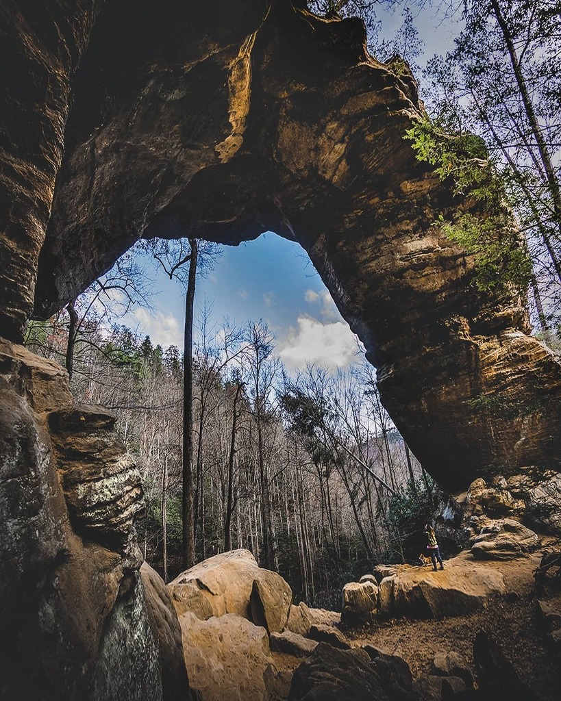 HikingIllus's tweet photo. I'm that little dot in the bottom right. Gray's Arch is just massive.

#peoplewhohike #hiking_daily #hiking_hobby #hiking_my_life #hiking_in_space #hikingaddict #hikingday #hikingworldwide #hiking_collective #hikingviews #hikingfun #hikingvibes #hikingph… https://t.co/GkMGPR09iM https://t.co/Wc7ffABjZS