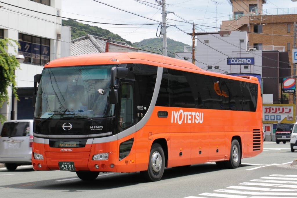 伊予鉄バスのセレガHD(愛媛200か5251) 導入時は県外高速バスで使用し