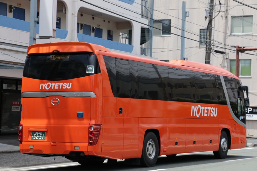バス 伊予鉄バスのセレガHD(愛媛200か5251) 導入時は県外高速バスで使用し