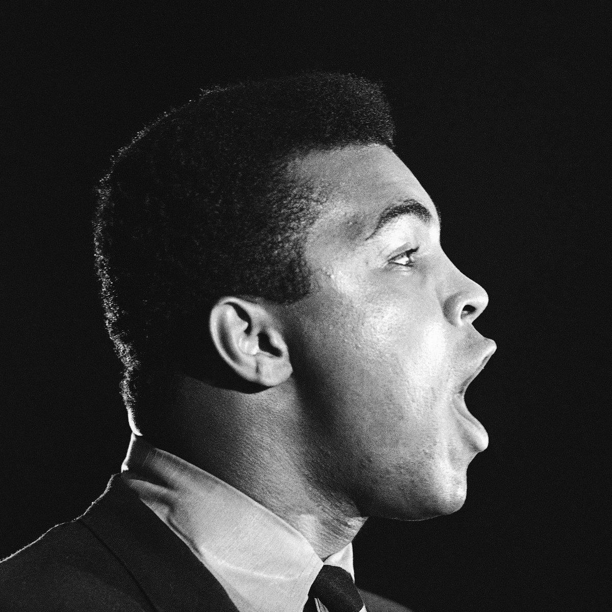 BleacherReport's tweet photo. Five years ago, we lost Muhammad Ali. 🐐

◻️ 56-5 record
◻️ Olympic gold medalist
◻️ First 3x heavyweight champ
◻️ Worldwide activist
◻️ More than an athlete

"The Greatest" shook up the world. https://t.co/aAwwj7pIiW