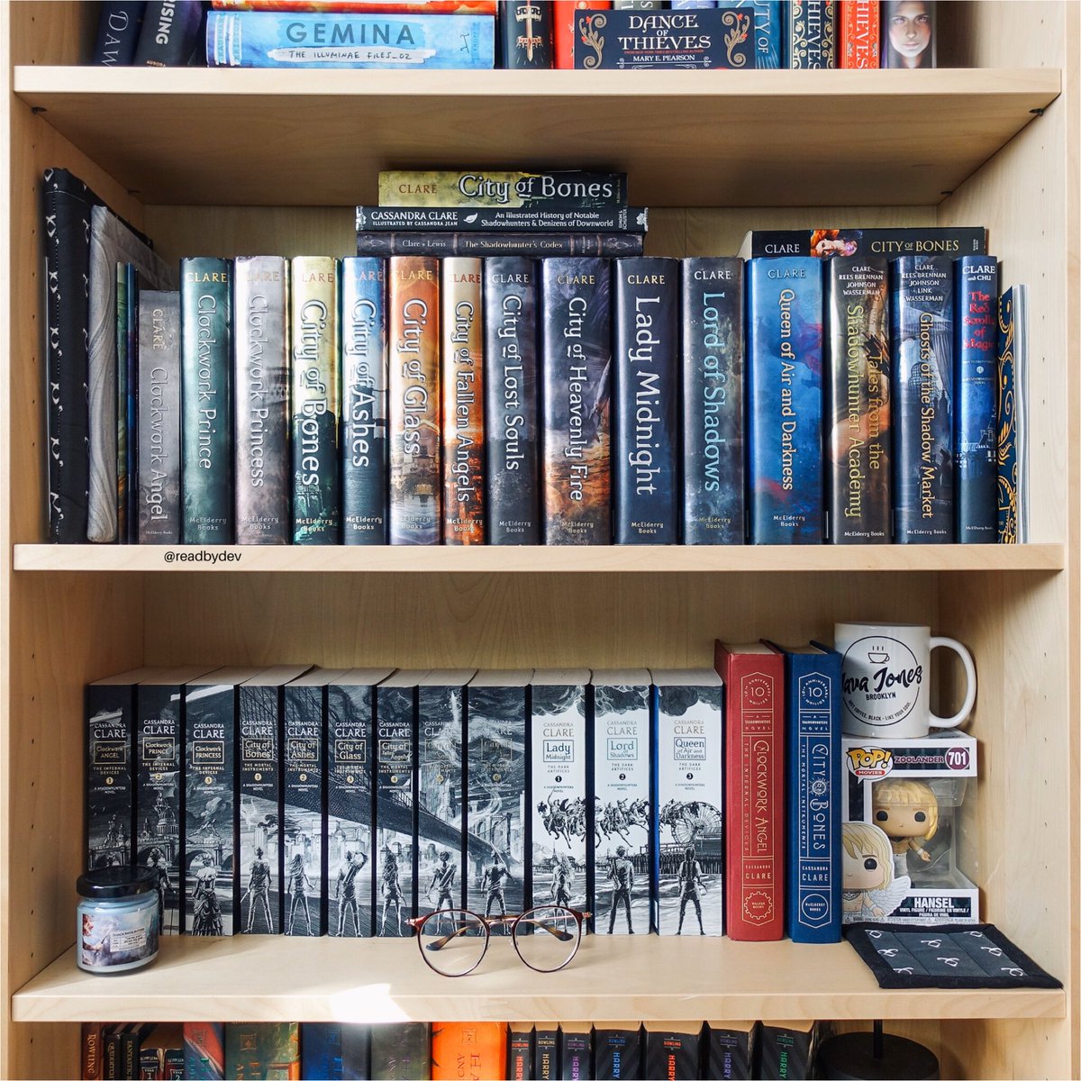 korsisyd's tweet photo. @Deligracy The entire Shadowhunter series by Cassandra Clare! There are +20 books in the entire series. I read one of the 500 page books in 2 days because I couldn’t put it down! So good! https://t.co/8ksJS4K1iH