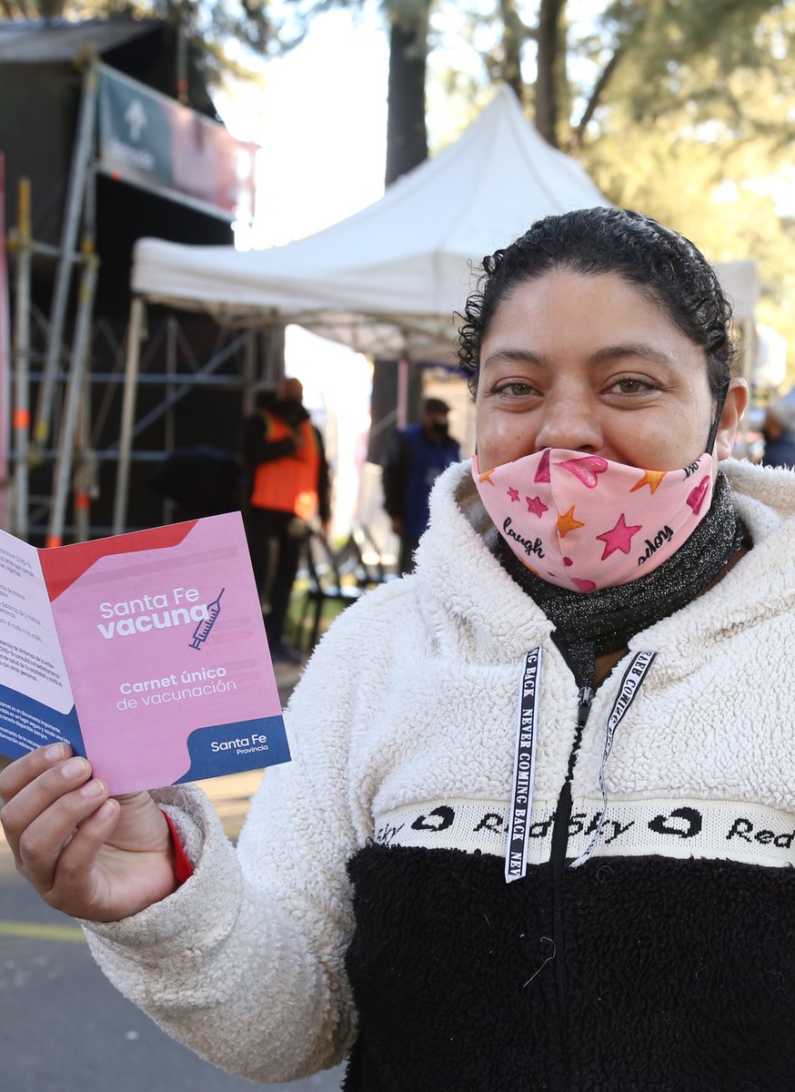 Communitassalud's tweet image. Llegaron los turnos para la primera dosis de vacunación, la alegría  es inmensa. El día más importante del año, esperanza para poder afrontar estos momentos tan difíciles más protegidos. Gracias al Ministerio de salud de santa fe  y a todxs los trabajadorxs del vacunatorio.
