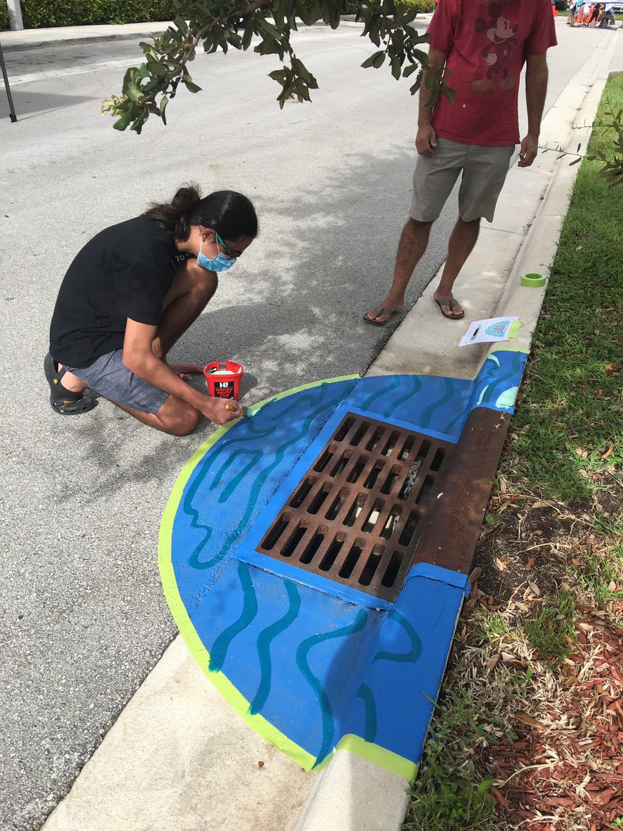 PineCrestArts's tweet image. #PCVisualArts instructor Patricia Knight and Liam Riesz #PC2023 were a few of the volunteers in Pompano Beach helping to bring a public arts project to life! Liam is one of five #PCUpperSchool artists who had work selected for the project. #PCNurturing