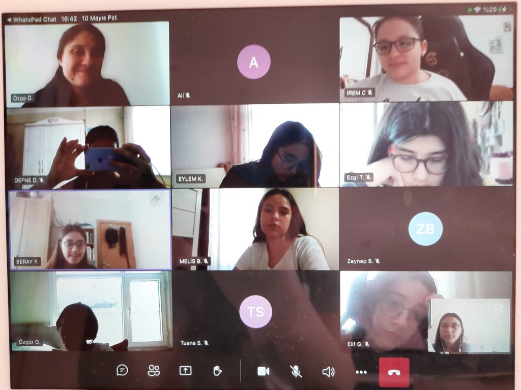 “İstanbul’u Okuyorum” projesi kapsamında okuduğumuz “İçimdeki Müzik” adlı kitabımızın söyleşisini gerçekleştirdik. Öğrencilerimizle hem kültür dolu hem de keyifli bir zaman geçirdik 📚 <a href="/istmemkultur/">Dilimizin Zenginlikleri Projesi</a> <a href="/BahcelievlerMEM/">Bahçelievler İlçe Millî Eğitim Müdürlüğü</a> @irfanyazici_ <a href="/cigdemmolla/">Dr. Çiğdem Mollaibrahimoğlu</a>