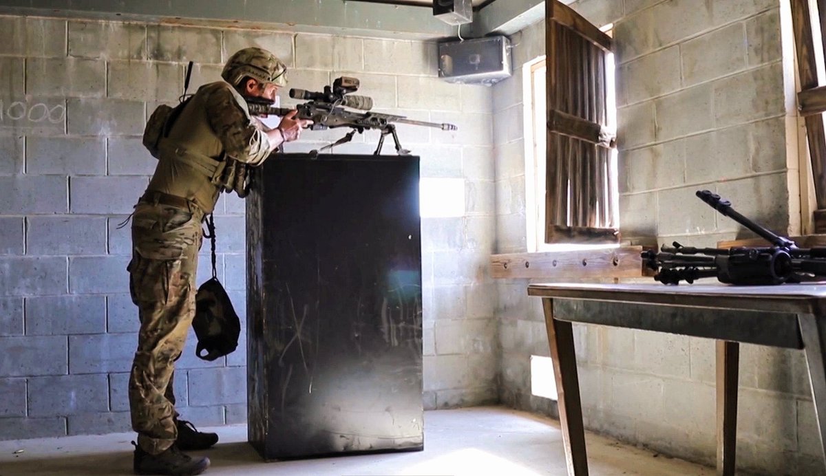 🇮🇪ARW snipers during the USASOC International Sniper Competition 2019 at Fort Bragg, North Carolina.

#Rangers #IrishRangers #ARW #USASOC
#WilcoxRaptar #HK416 #Spuhr #Leupold