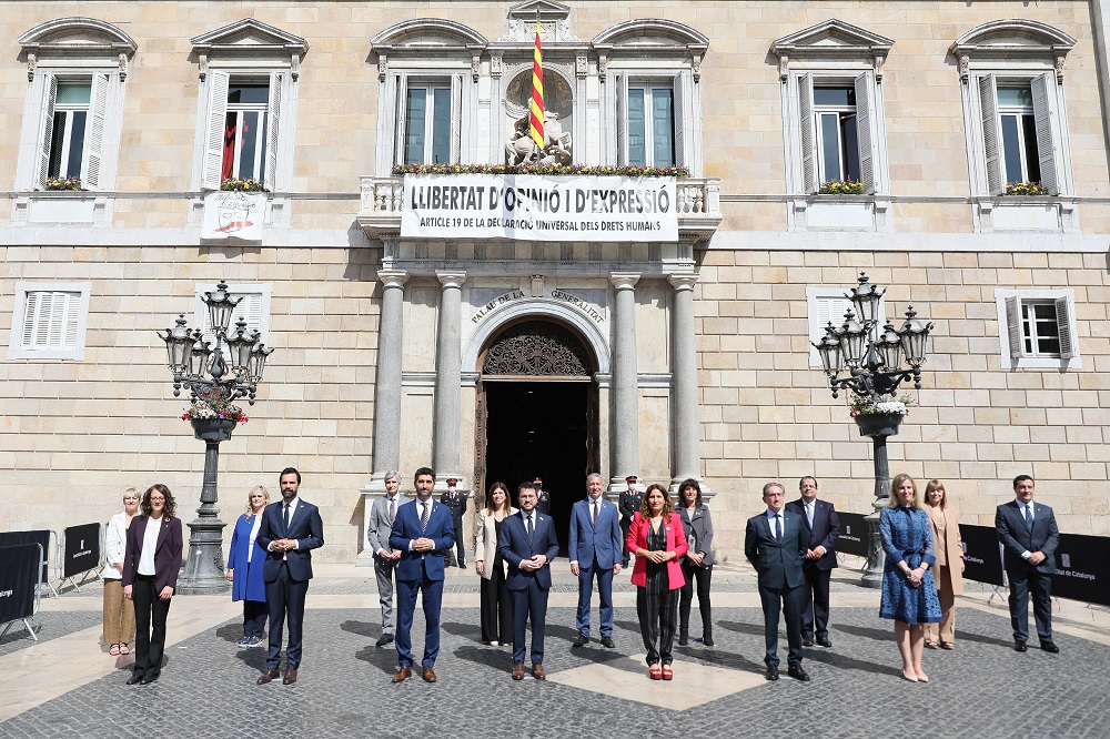 Alumni UPF (@alumniupf) on Twitter photo Tània Verge i Victòria Alsina, conselleres del <a href="/govern/">Govern de Catalunya</a>.
Les dues politòlogues #madeinpompeu estaran al capdavant de les conselleries d’Igualtat i Feminismes i d'Acció Exterior i Transparència, respectivament.
Coneix-ne més: bit.ly/3upqOMa
#ButlletíAlumni <a href="/gencat/">Generalitat de Catalunya</a> Tània Verge i Victòria Alsina, conselleres del <a href="/govern/">Govern de Catalunya</a>.
Les dues politòlogues #madeinpompeu estaran al capdavant de les conselleries d’Igualtat i Feminismes i d'Acció Exterior i Transparència, respectivament.
Coneix-ne més: bit.ly/3upqOMa
#ButlletíAlumni <a href="/gencat/">Generalitat de Catalunya</a>