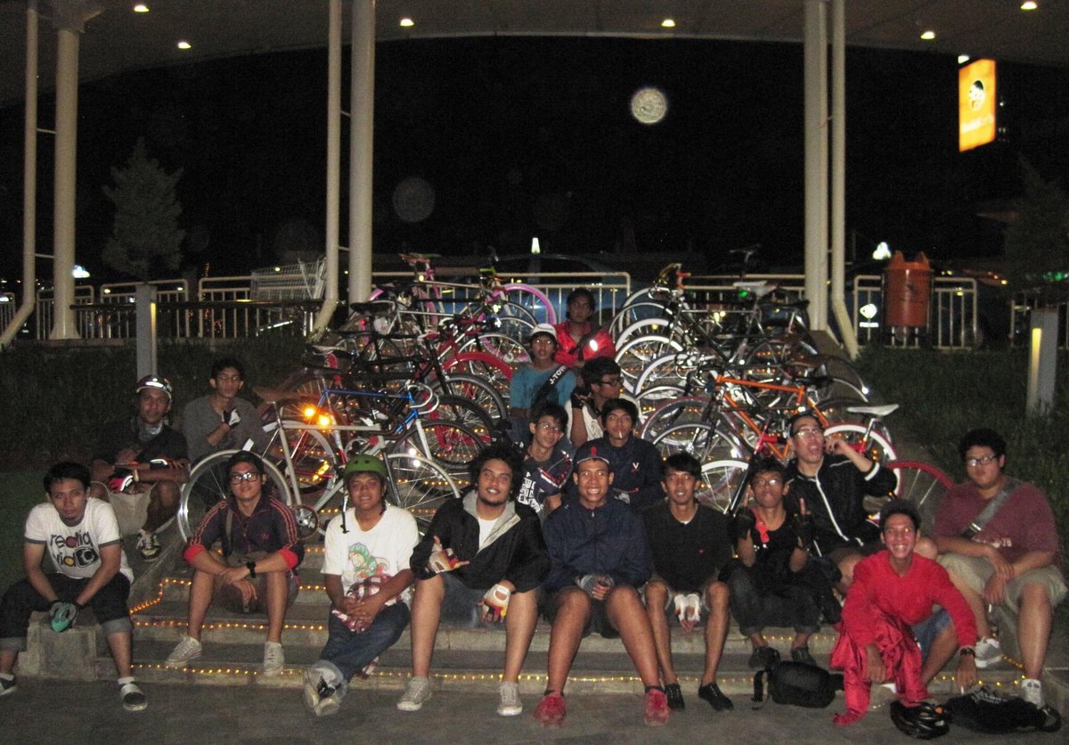 krisnaadiputra's tweet image. dulu kemana dan jam berapapun ampe pagi jg dijabanin :)) 
#happybicycleday