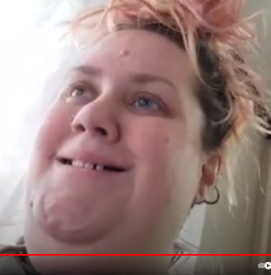 FlapFanny's tweet photo. Its just shocking how many people in her chat telling her she is looking good and she is beautiful. Sorry, I dont see it, do you? https://t.co/oAUS1dgq90