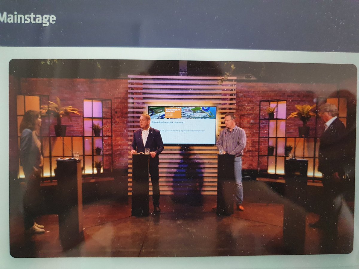 Beleidsadviseur milieu &amp; duurzaamheid <a href="/CarlaJong/">Carla Jong</a> in debat over de #stikstofcrisis tijdens Havendebat Zwolle. De oproep aan het nieuwe kabinet is duidelijk volgens de debaters: Doorbreek de impasse, zodat we weer kunnen groeien en verduurzamen.
<a href="/BasDM_Janssen/">Bas Janssen</a> <a href="/vvanderchijs/">Victor van der Chijs</a>
