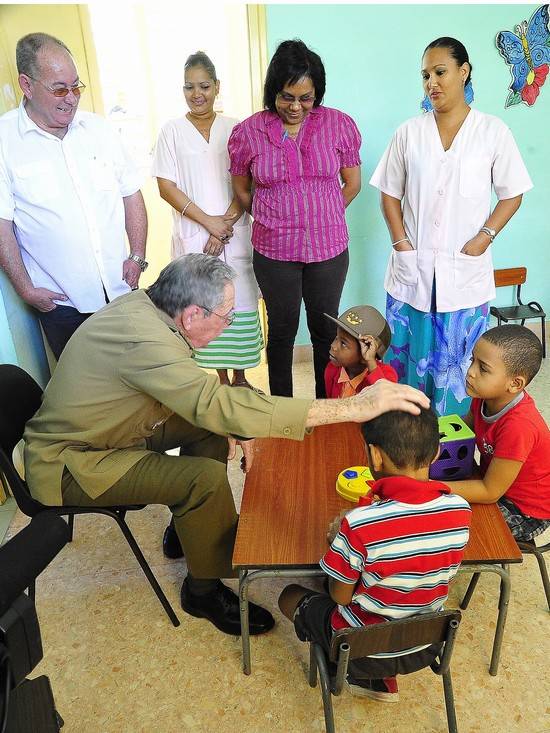 Raúl es Raúl, en el 90 cumpleaños del líder, al combatiente, al guerrillero, al padre, le deseamos que siga con buena salud y que tenga una larga vida. ¨Honor a quien honor merece¨. Felicidades General de Ejército. #SomosCuba #SomosContinuidad