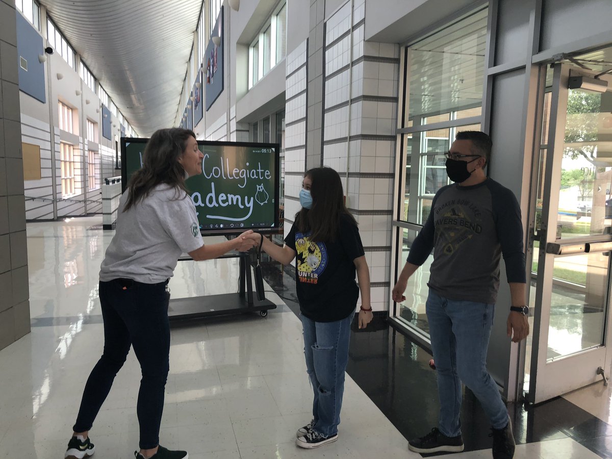 KISD_Academy's tweet photo. We are happy to welcome our 8th graders to Orientation 2021. Yes, you read that right! 8th graders who are motivated and committed to pursue their dreams at our unique school. #KISDAcademyOwls #KCAOrientation2021 #CelebrateKISD https://t.co/Gp82Rp8lr2