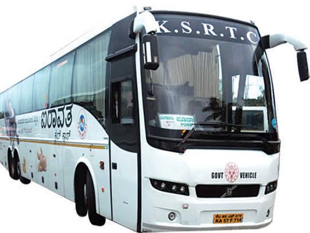 Shivukondli's tweet photo. KSRTC ಅಂತ ಇರೋ ಎಲ್ಲಾ ಬಸ್ಸಿಗೂ ಬಣ್ಣ ಹೊಡಿಯೋದು ಕಷ್ಟ, ಸಿಂಪ್ಪಲ್ಲಾಗಿ 'R'ನ 'P' ಮಾಡಿ. ಬದಲಾವಣೆ ಅಂತಾನೂ ಅನಿಸಲ್ಲ.
Karnataka State Public Transport Corporation (KSPTC) @LaxmanSavadi
#KSRTC #KSRTCLogo https://t.co/ssjg3oqPDb