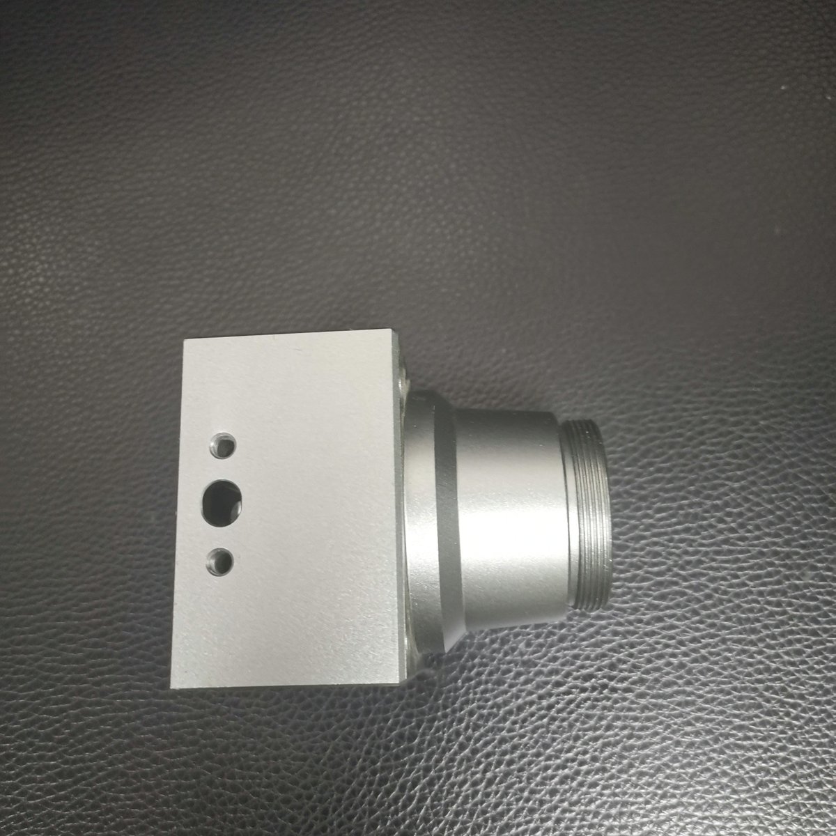 HoribontTech's tweet image. This laser head part is mainly used in laser equipment.
We have just delivered a batch this week, and more will be delivered next week. The important dimensional accuracy is 0.01mm.
The material is AL 6061-T aluminum alloy, and the surface is sandblasted and clear anodize.