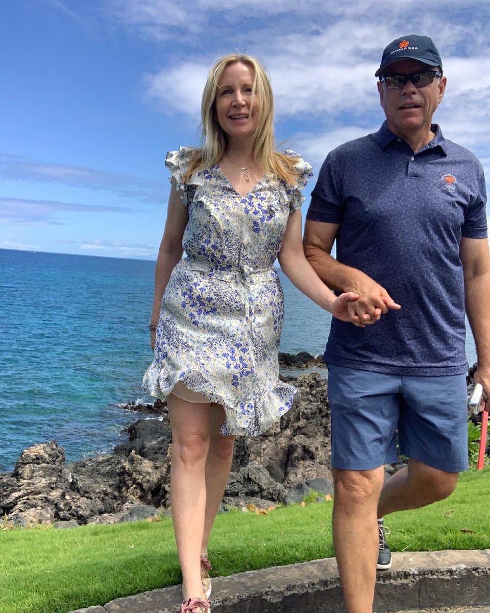 KarenBrownTV's tweet photo. Yesβ¦there was more golf on the #BigIsland π actually this was our favorite spot #maunakea ! Just beautiful! #HappyThursday everyone!! #makinggolffun #bigislandhawaii #hawaii #hawaiistagram #romanticgetaway #travelgram @MaunaKeaHotel #maunakeagolf @KarenBrownTV #karenbrown https://t.co/lSDHJ6EAMs