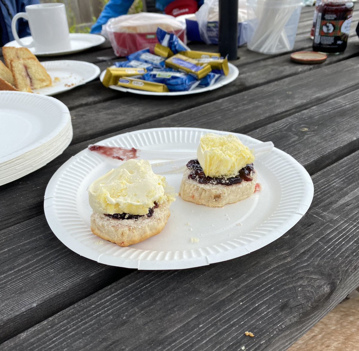 Labrador_Molly's tweet photo. Lovely couple of hours last week in the garden with @PawsAtTheKerb and his humans. We played nicely while the humans had dinner and cream teas #JamFirst @Roddas_Cream @CreamTeaHour @Jam_First https://t.co/sze4aq2S82
