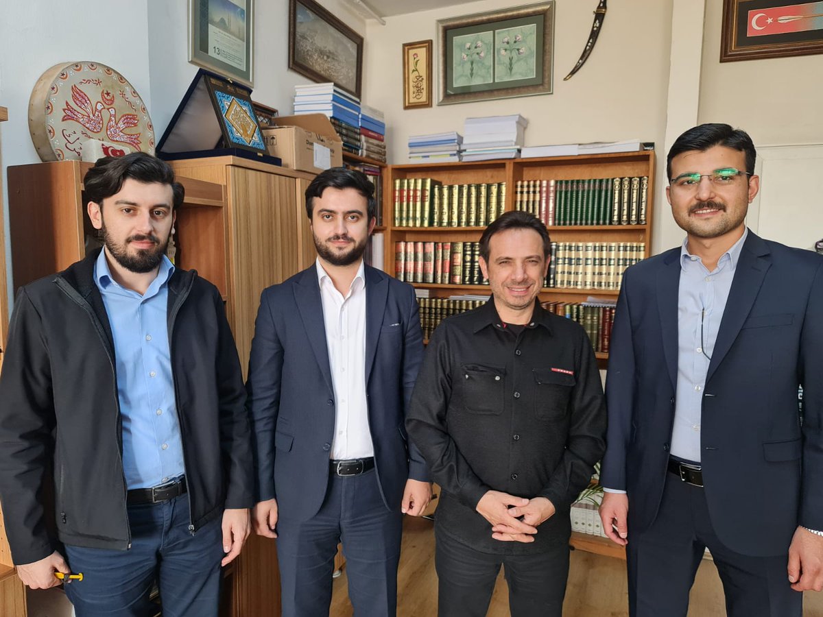 Derneğimiz İstişare Kurulu Üyesi, Ankara Üniversitesi İlahiyat Fakültesi Öğretim Üyesi Doç. Dr. Fatih Koca Hocamızı ziyaret ederek, faaliyetlerimizi istişare ettik. Hocamıza vermiş olduğu katkılardan dolayı teşekkür ederiz.
<a href="/Byfatihkoca/">Fatih Koca</a>
<a href="/samettengiz/">st 🪕</a>