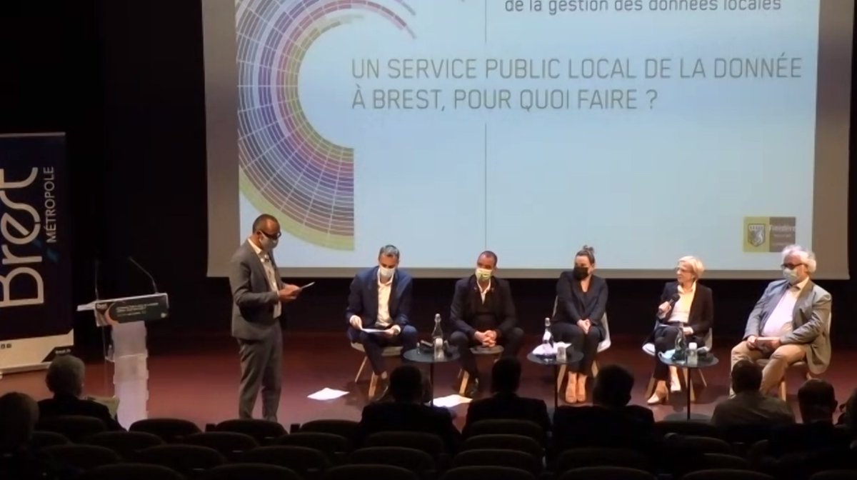 La Métropole de @BrestFr lance son service public local de la #donnée. Un projet ambitieux où l'on parle données publiques et privées, Communs, interopérabilité... Une présentation intéressante animée par <a href="/jacquespriol/">Jacques Priol</a> en présence de <a href="/ebothorel/">Éric Bothorel #FluctuatNecMergitur</a> <a href="/axellelemaire/">Axelle Lemaire</a> .
cc @OccitanieData
