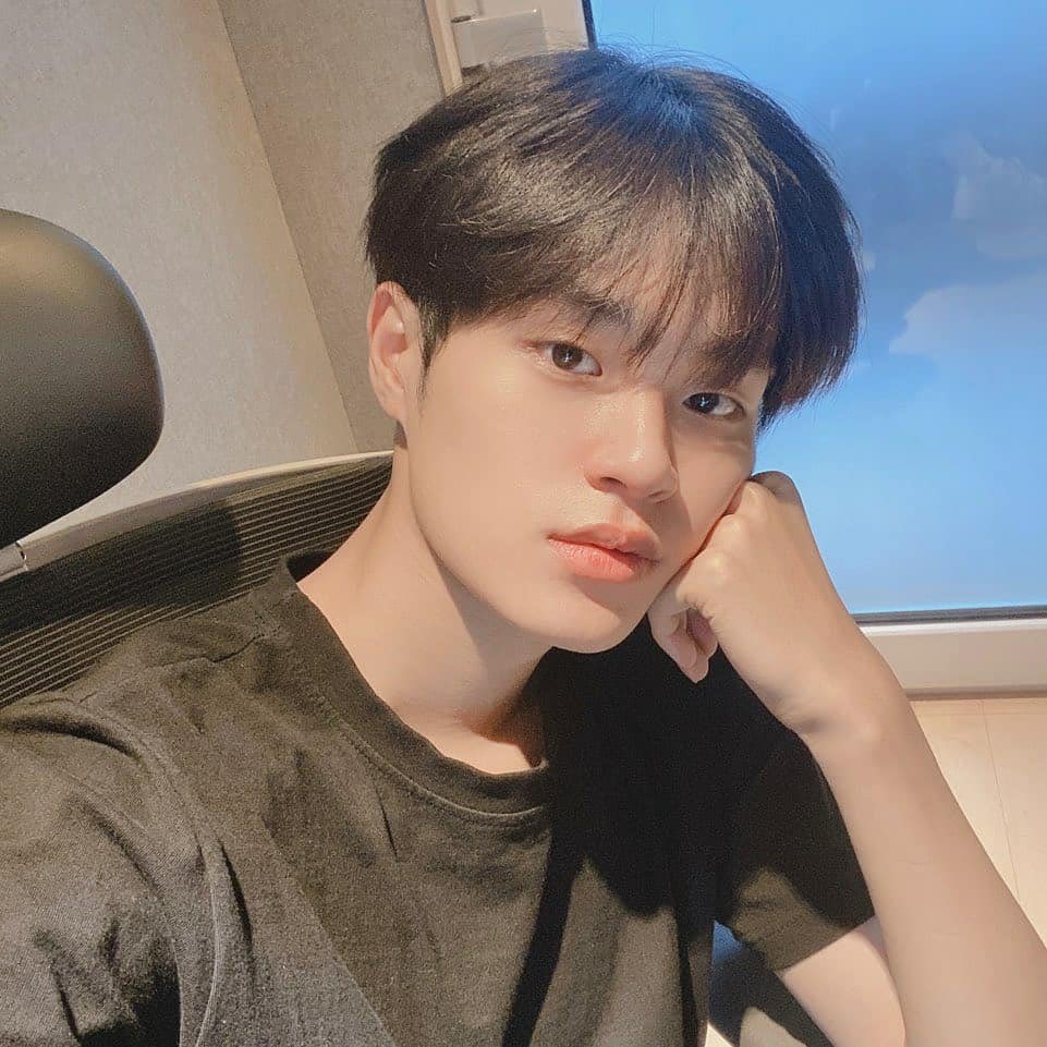 iconicbareface's tweet photo. 87. AB6IX Daehwi https://t.co/ZMdqFScxl0
