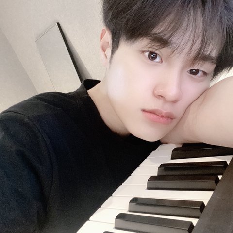 iconicbareface's tweet photo. 87. AB6IX Daehwi https://t.co/ZMdqFScxl0