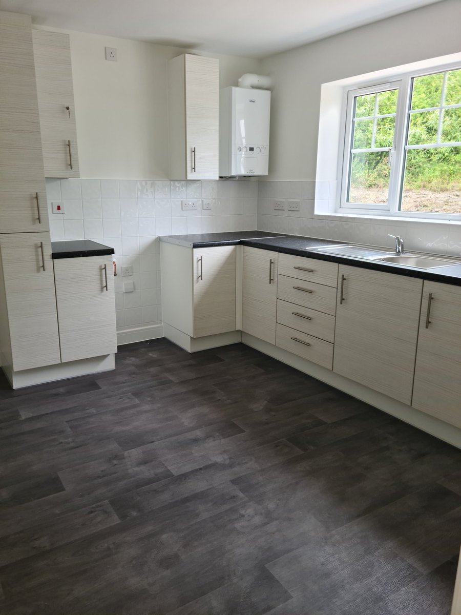 🏡🔑Campden Road, Shipston on Stour 🔑🏡 
Today we took handover of 4 bungalows at our <a href="/TaylorWimpey/">Taylor Wimpey</a> site 🙌 Big thanks to <a href="/TaylorLewis_SW/">Taylor Lewis Consultants</a> <a href="/guycmarks/">Guy Marks</a>