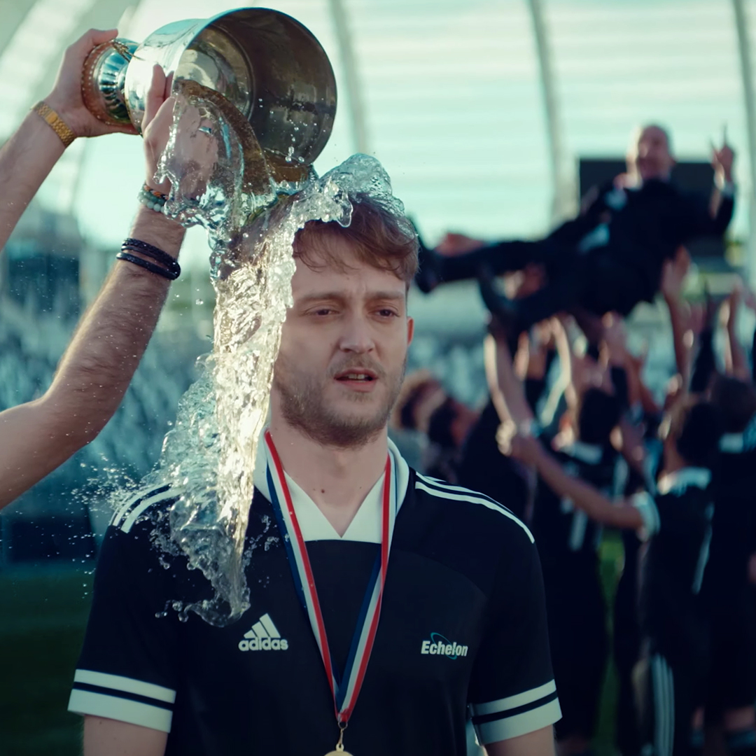 Vald a dévoilé le clip de son dernier titre "Footballeur" !