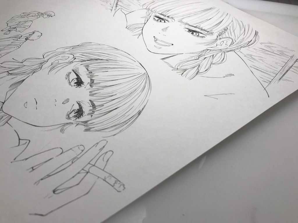 @isopon2 トレース台光らせたまま撮っちゃったので薄い紙にみえるんですが、一応原稿用紙です～😂正確には原稿用紙の裏面に描いてます。紛らわしくてスミマセン😭 