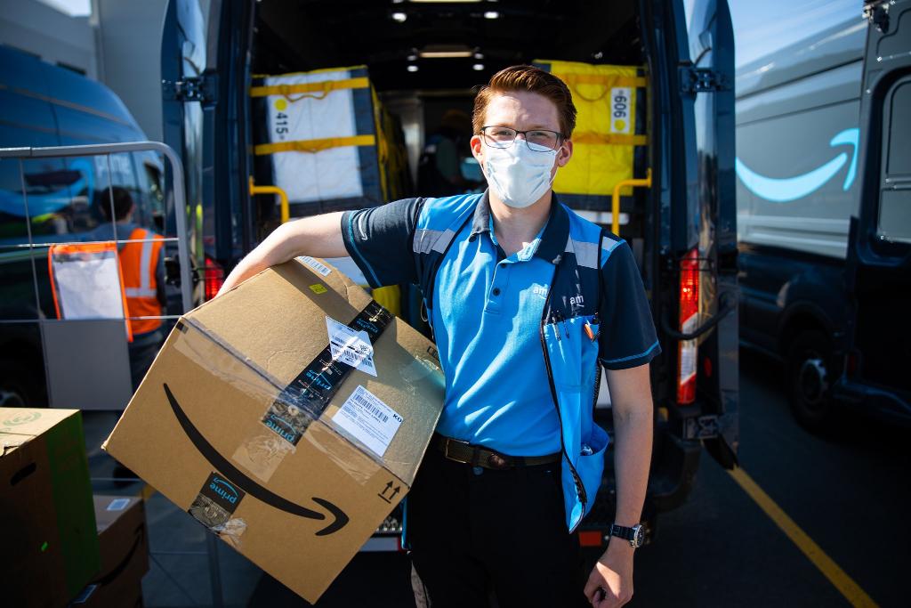 amazonca's tweet photo. Today we launched WorkingWell—an employee-led, scientifically proven health and safety program. It’s an important milestone in our journey to become Earth’s Safest Place to Work. Read more here: https://t.co/lh7qQDKVbF https://t.co/OXzNbTsWyz