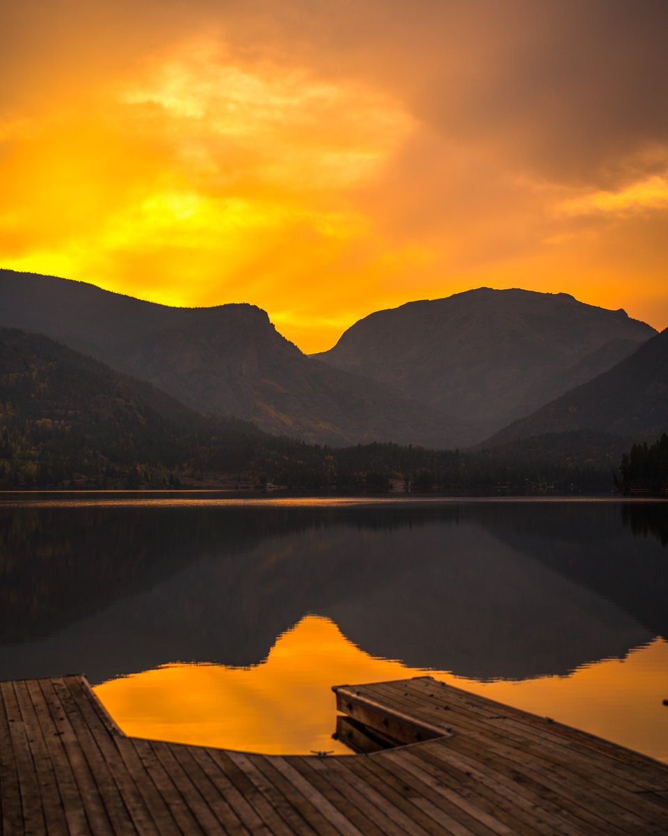 Fr33Water's tweet photo. Golden #GrandLake at sunrise.... 

#colorado #landscapephotography #outtherecolorado #visitcolorado #viewcolorado #sonyalpha #sonyimages #landscapelovers https://t.co/1h2D8ZD51u